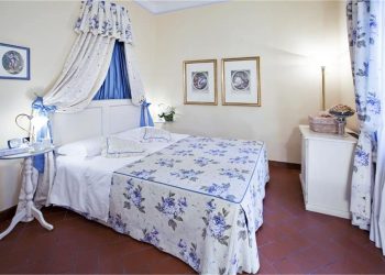 tenuta quadrifoglio camera viola (1)